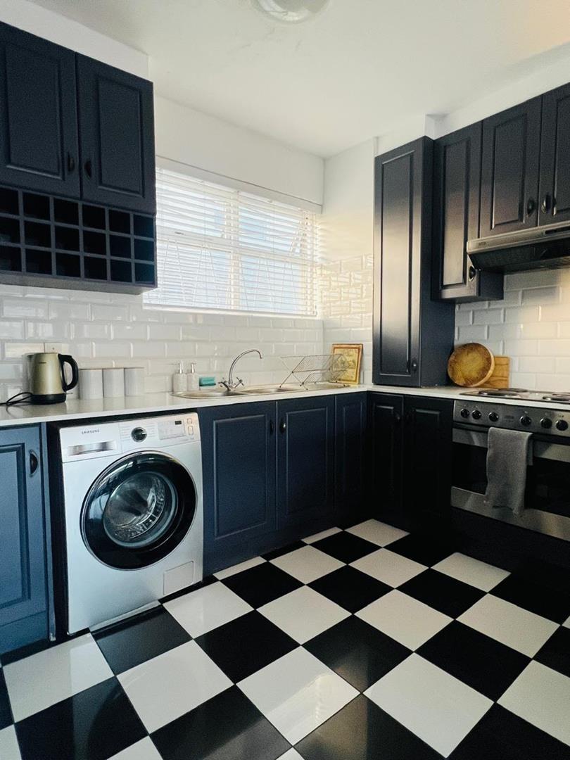To Let 1 Bedroom Property for Rent in Sea Point Western Cape